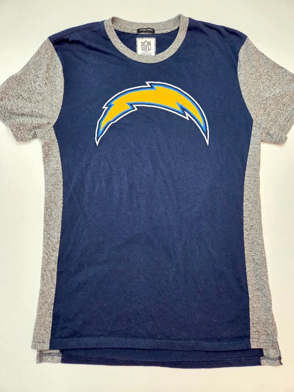 NFL Team Apparel Los Angeles Chargers Logo TShirt Navy Gray Longer Length Mens L